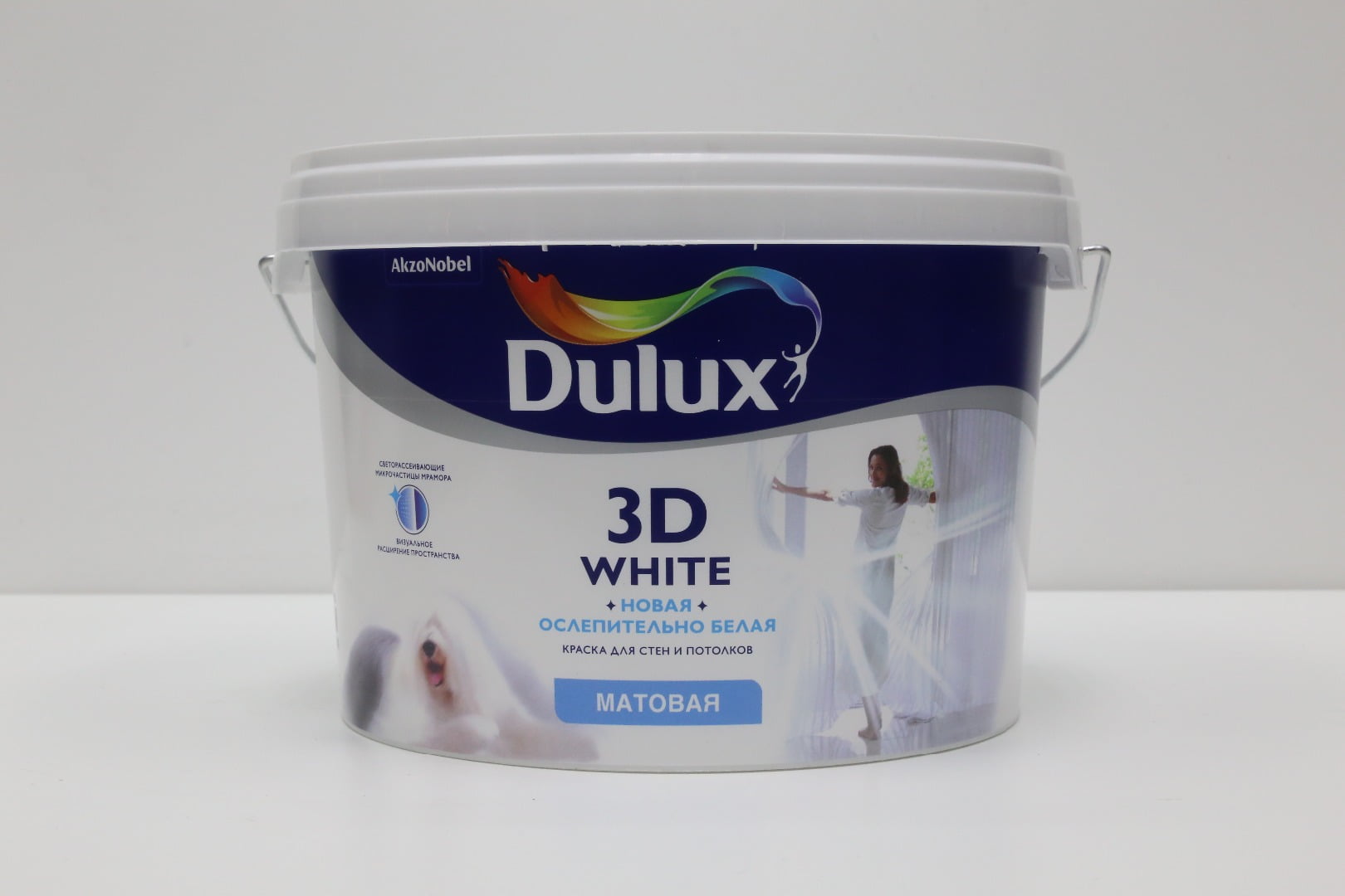 Белая матовая краска. Dulux 3d White белая бархатистая. Краска для потолка Dulux 3d White. Dulux ослепительно белая матовая 3d. Краска Dulux 3d White на стене.